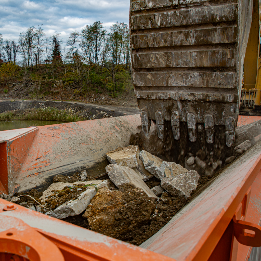 Maintaining the Hopper Feeder and Grizzly Deck of a Portable Crushing Plant